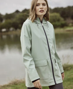 Ciré Vert Amande Femme -Terre De Marins prod 10621 imper cire vert pale fecirec 666x812 fc7ea0111e0b