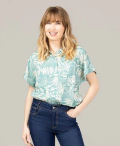 Chemise Femme Manches Courtes Imprimé Vert -Terre De Marins prod 10725 chemise chemisier mc imprime vert celiora 666x812 fc7ea0111e0b