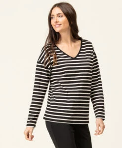 T-shirt Rayé Noir Femme Manches Longues Col V -Terre De Marins prod 7990 tee shirt ml fond noir raye naturel tsuki 666x812 fc7ea0111e0b