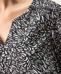 Blouse Imprimé Noir Femme -Terre De Marins prod 7997 blouse ml imprime noir carox 666x812 fc7ea0111e0b