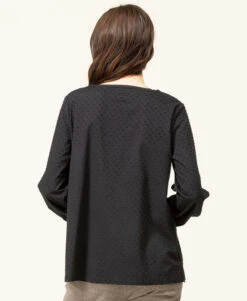 Chemise Noire Plumetis Femme 6 Chemise Noire Plumetis Femme -Terre De Marins prod 8026 chemise chemisier ml noir cadrat 666x812 fc7ea0111e0b