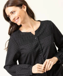 Chemise Noire Plumetis Femme 7 Chemise Noire Plumetis Femme -Terre De Marins prod 8027 chemise chemisier ml noir cadrat 666x812 fc7ea0111e0b