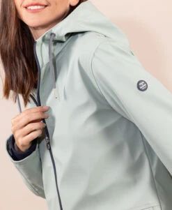 Ciré Vert Amande Femme -Terre De Marins prod 9245 imper cire vert pale fecirec 666x812 fc7ea0111e0b