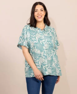 Chemise Femme Manches Courtes Imprimé Vert -Terre De Marins prod 9415 chemise chemisier mc imprime vert celiora 666x812 fc7ea0111e0b